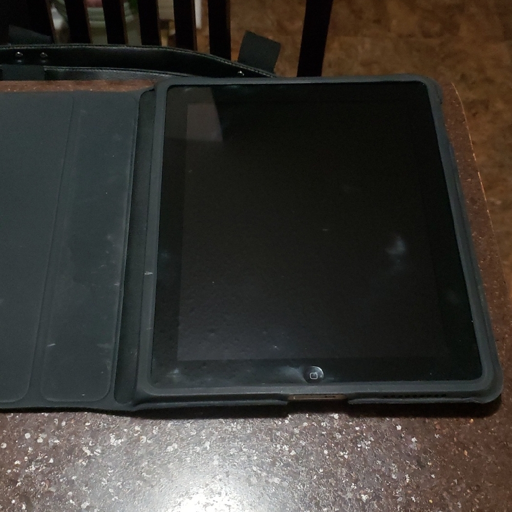 APPLE IPAD 32GB - Model A1337 - With Cover- Preowned.  Not Working No Cord.